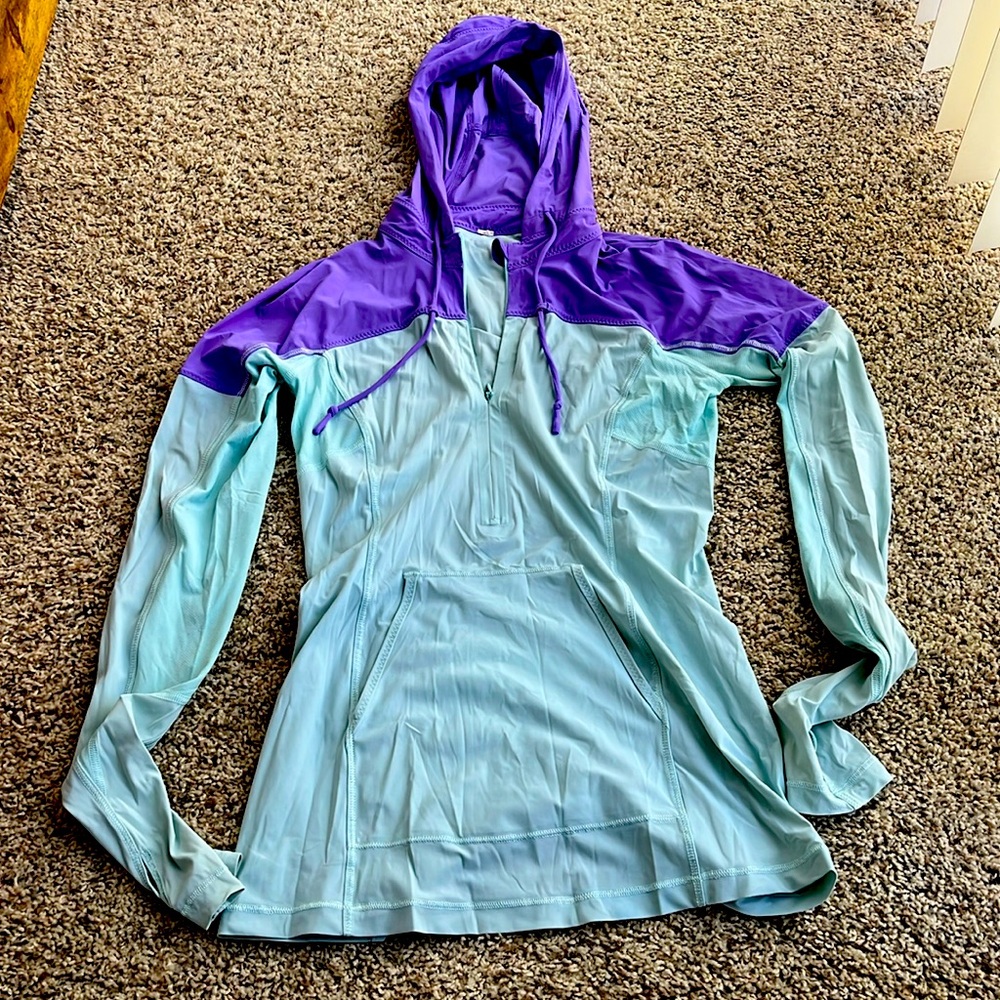 Lululemon running top